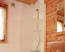 Azalea main bathroom