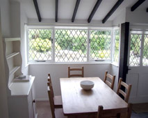 photo of dining room in Porth Cottage