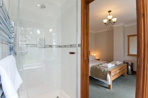 en-suite shower at green acres cottages