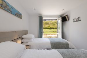 Porth sands twin bedroom with open doors