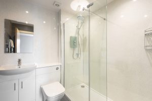 Villa 8 walk-in shower