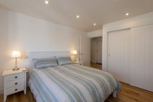 Sandpiper Cottages 4 double room with kingsize bed