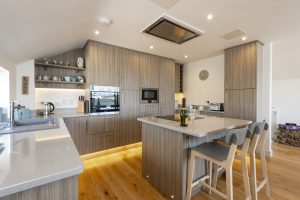 Kitchen and breakfast bar