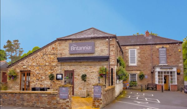 Britannia Inn and and Waves Restaurant exterior