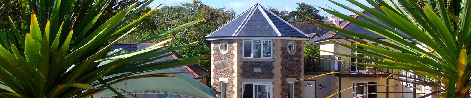 Outdoor heated swimming pool at Porth Veor Manor