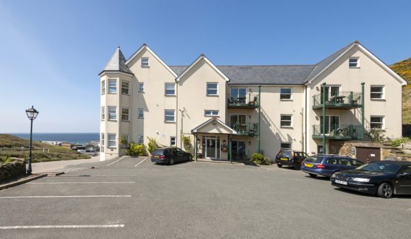 Beachcombers apartments exterior watergate Bay