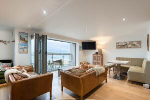 Porth Sands 9 - lounge, dining area